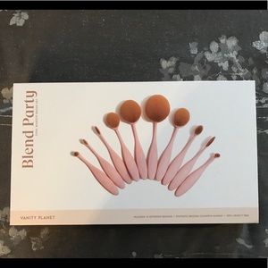 Oval make up brushes